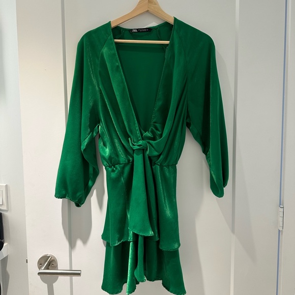 Emerald green deep v neck dress - Picture 1 of 5